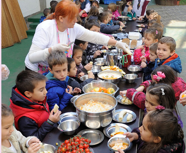 Троје малишана на једно место